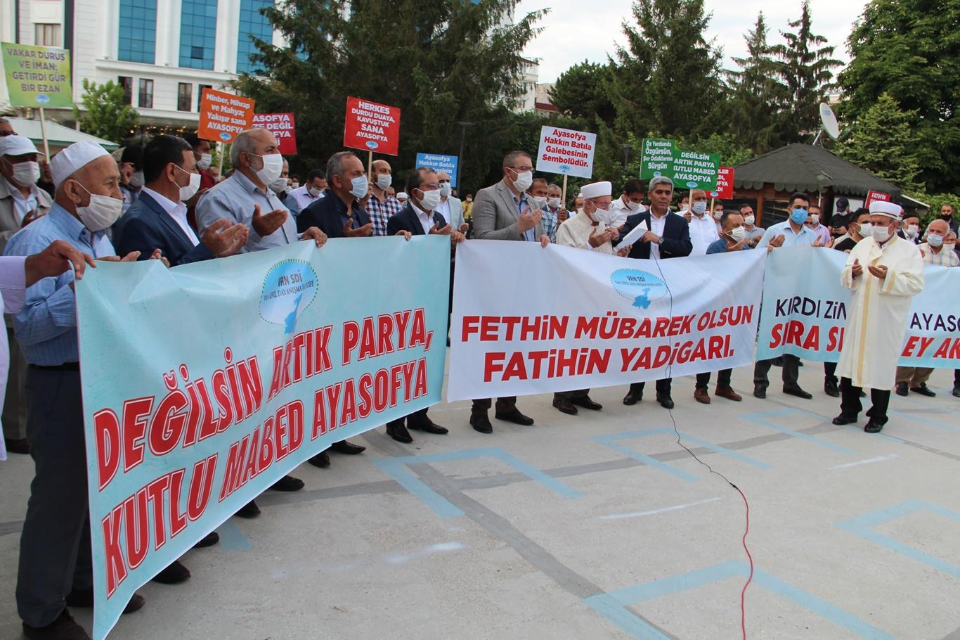 Van SDİ: “Ayasofya Camisi’nin yeniden ibadette açılması memnuniyet vericidir”